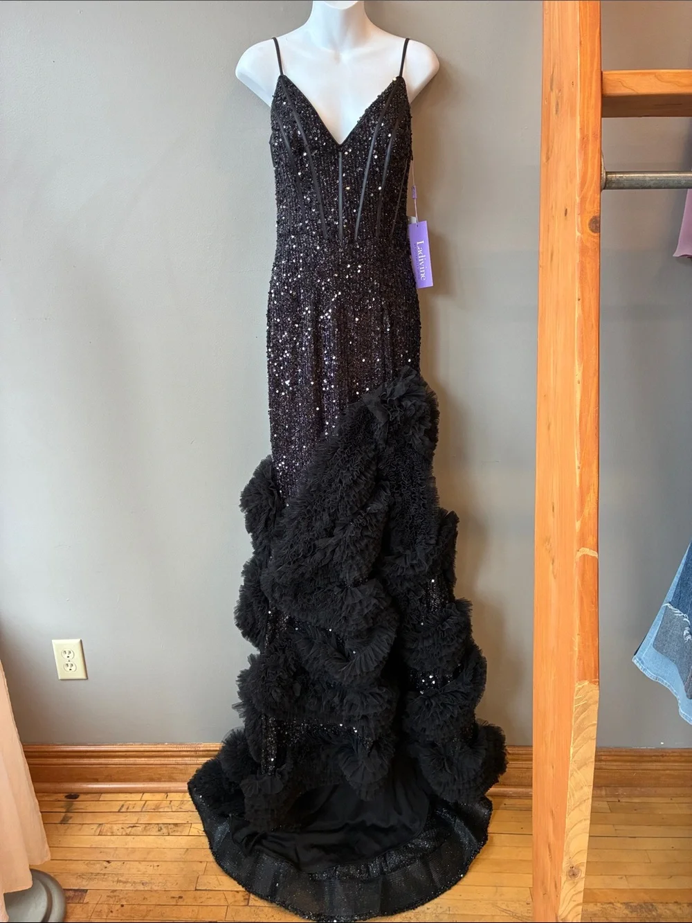 Ladivine by Cinderella Divine Black Sequin Ruffled Mermaid Dress, sz 6. NWT - Picture 2 of 10